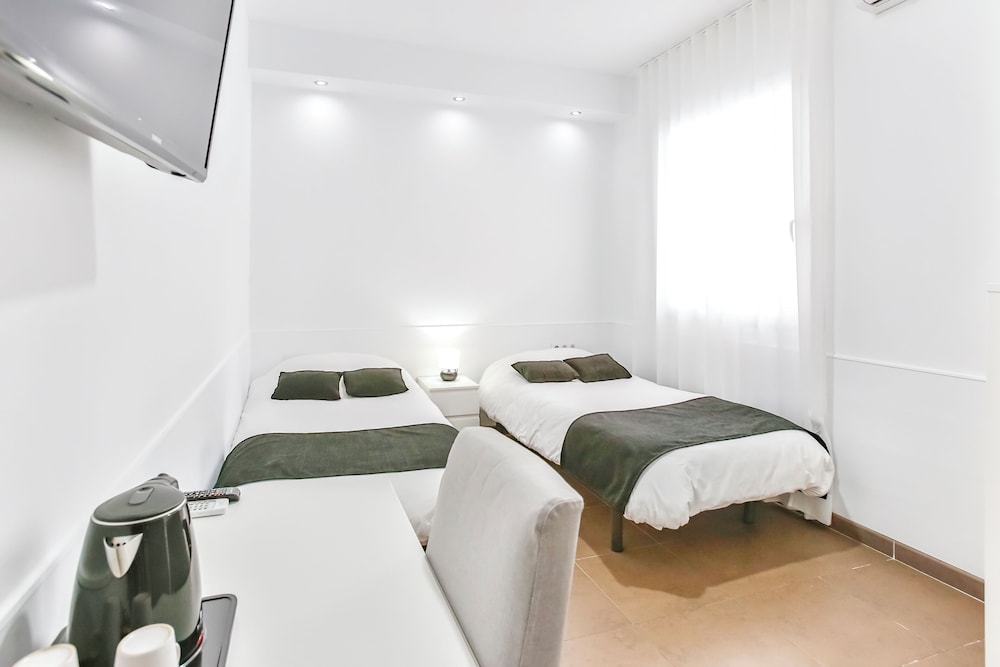 Laramond Barcelona Rooms 18/58