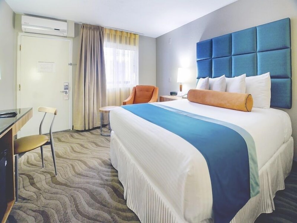 COZY, QUEEN BED