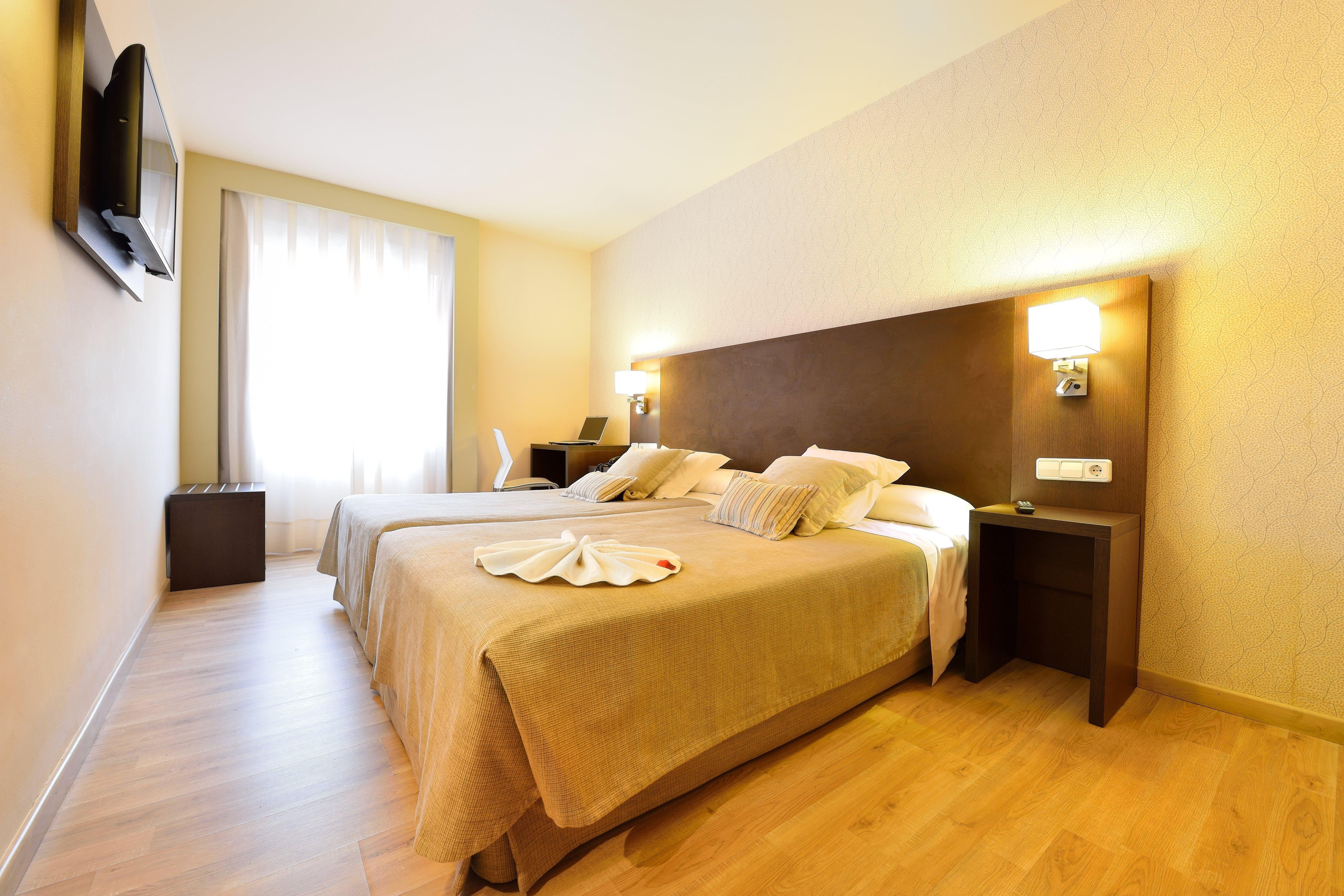Double Room + 2 Extra Beds Adults