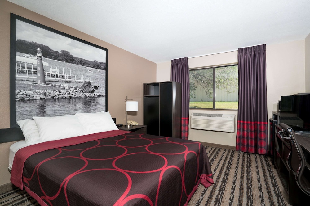 Super 8 by Wyndham Spirit Lake/Okoboji 17/41