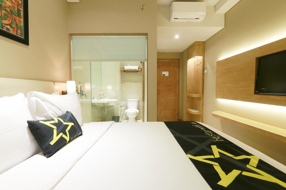 Yellow Star Hotel Gejayan 35/51