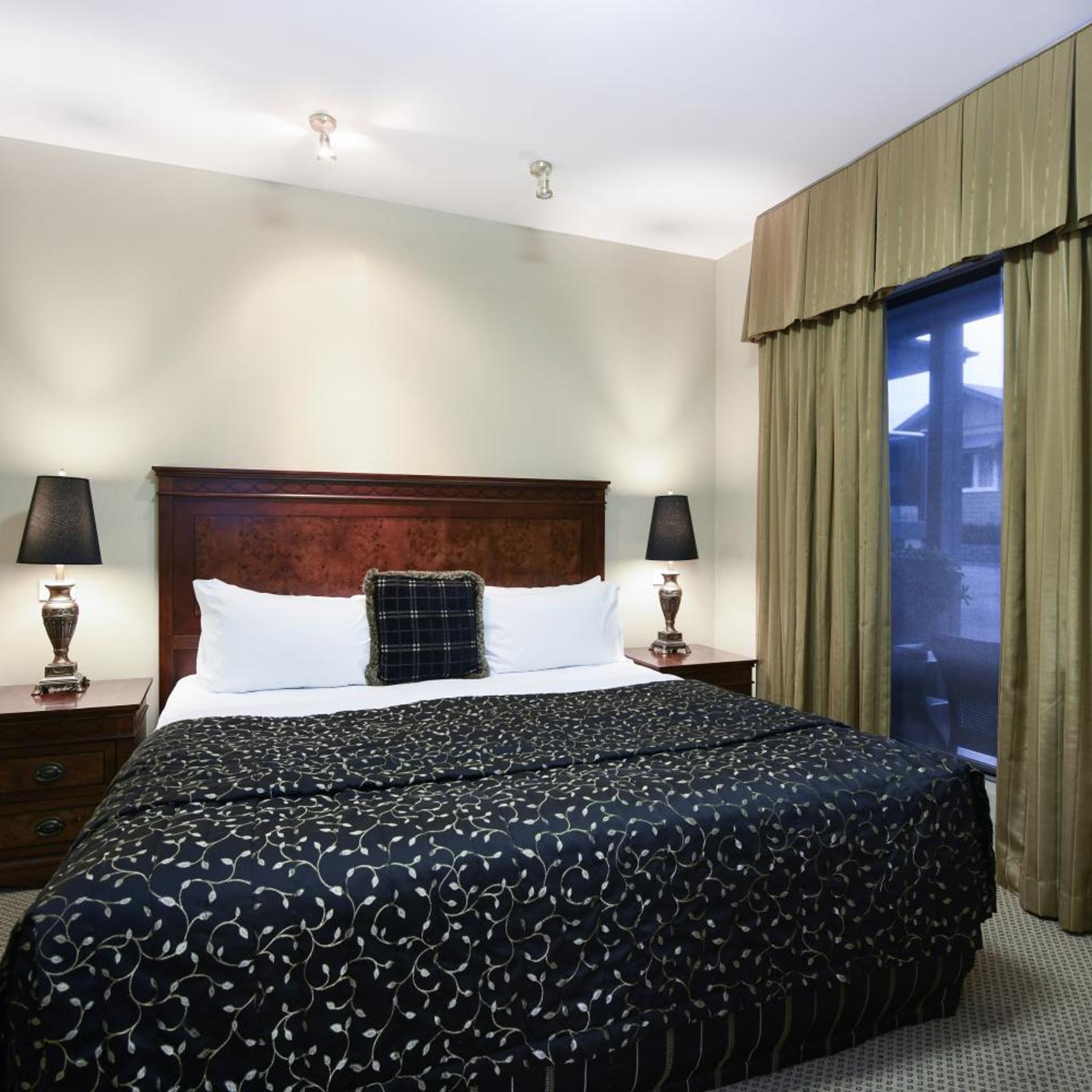 Executive, Suite