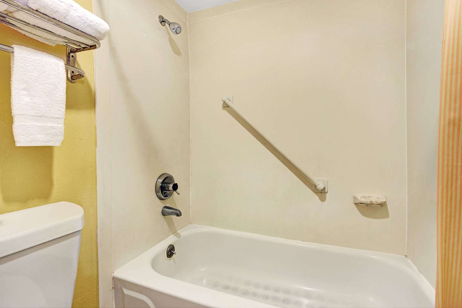 Super 8 by Wyndham Nashville Near Downtown / I-40 10/10