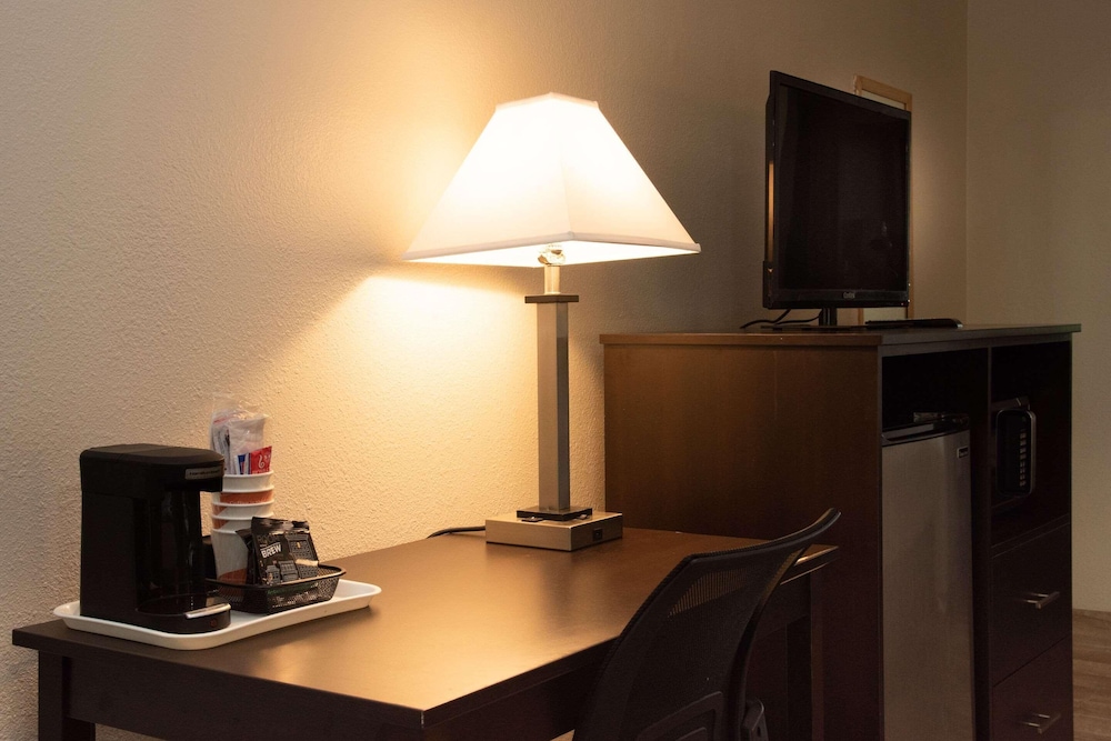 SureStay Hotel by Best Western St. Pete Clearwater Airport 38/43