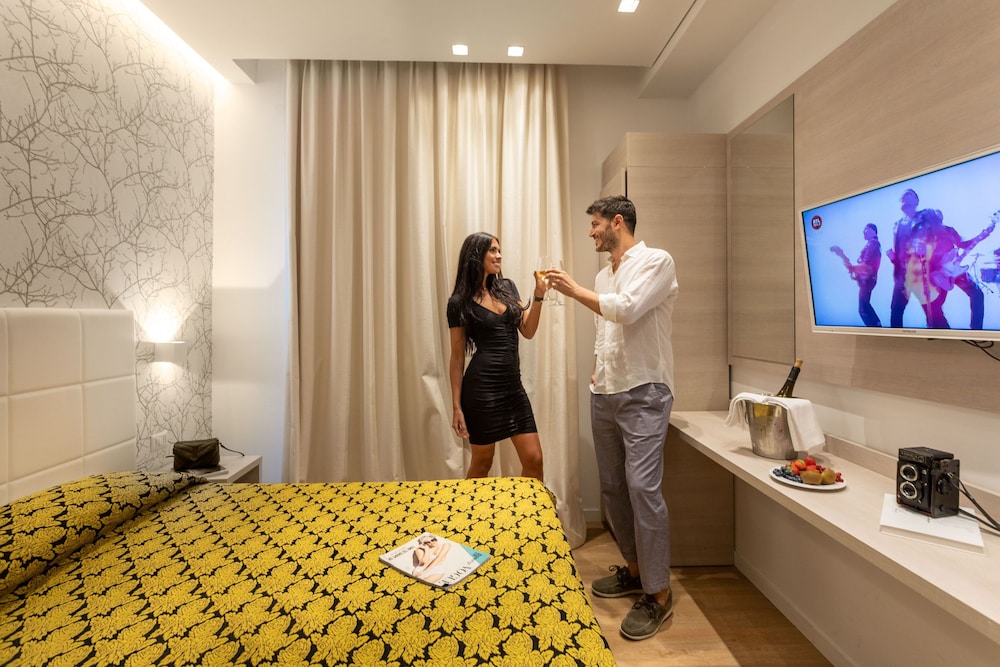 ECONOMY, DOUBLE OR TWIN BED