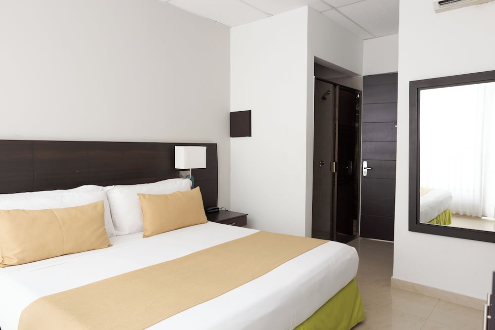 Hotel Manantial 18/68