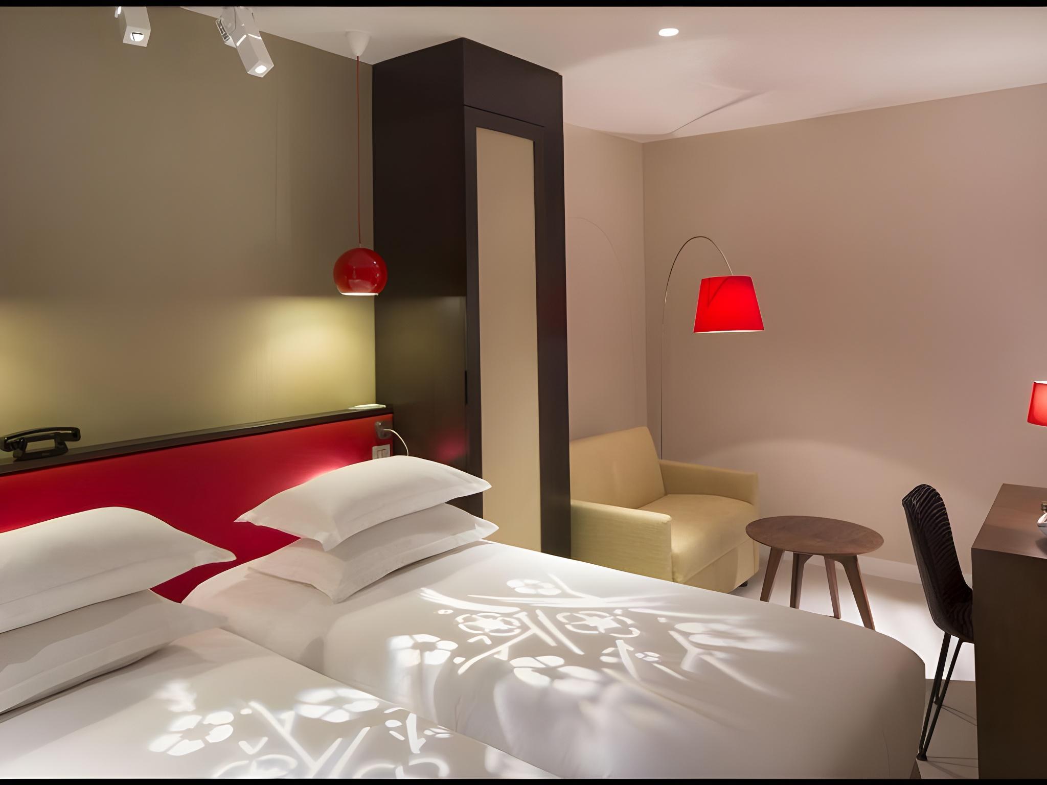 2 Bedrooms, Adjoining, Single Bed