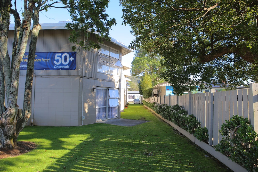 Motel Six 52/55