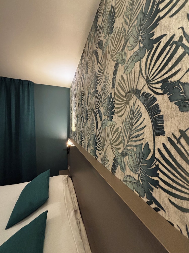 INTER-HOTEL LE VALOIS 20/50