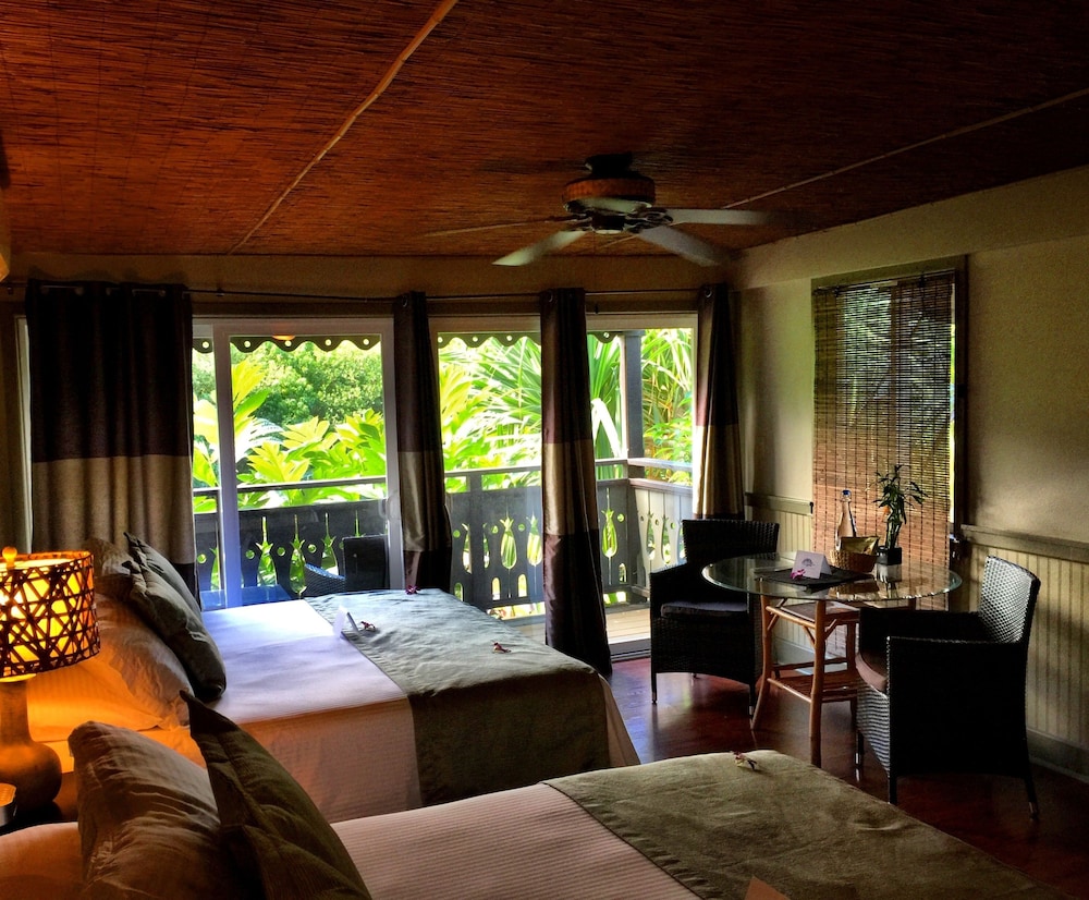Paradise Bay Resort 34/74