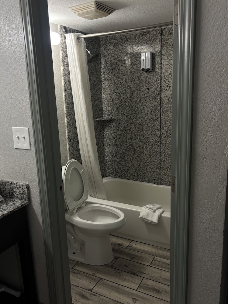 Western Inn Marietta 24/26