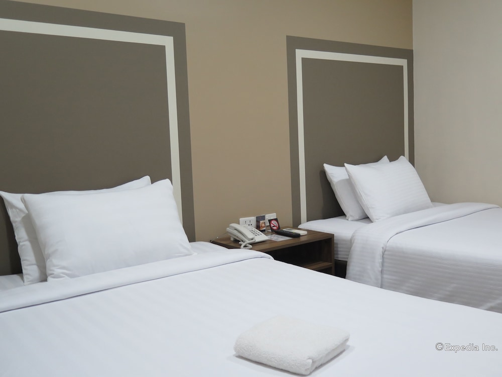 S Hotel and Residences 25/50