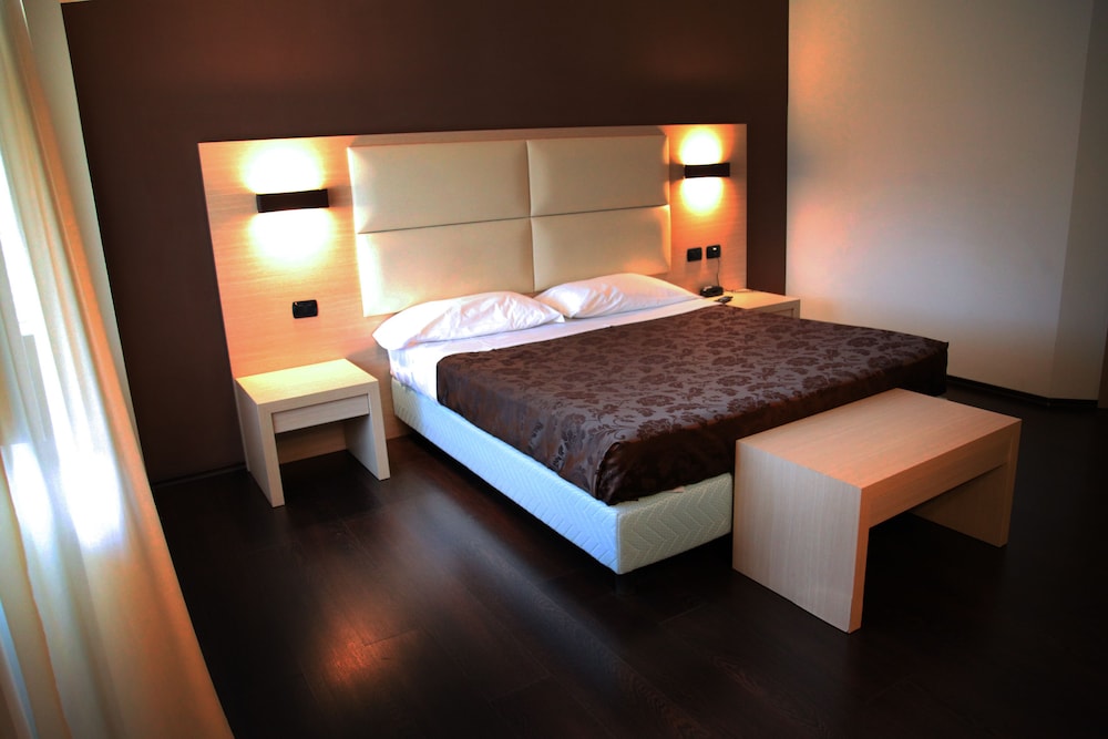 Hotel Sogni D Oro Airport Formerly Hotel Morgan 23/47