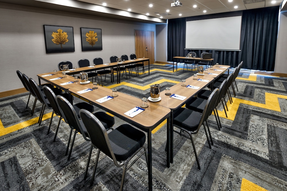 Holiday Inn Express Suites Trois Rivieres Ouest 59/72