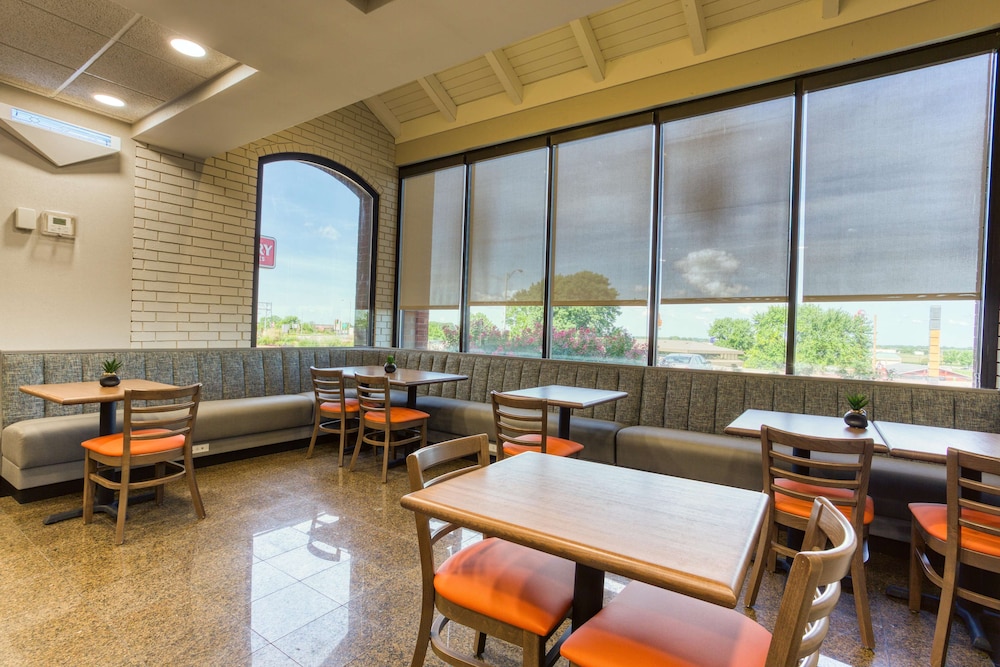 Drury Inn and Suites St Louis Collinsville 30/39