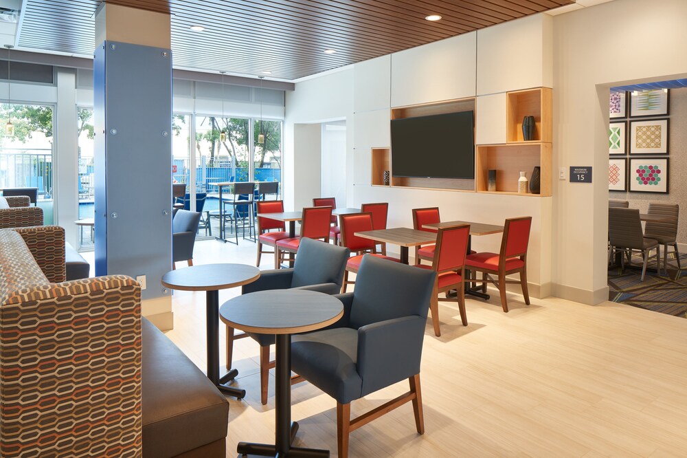 Holiday Inn Express Doral Miami 39/56