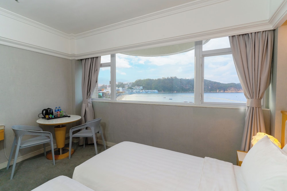 Warwick Hotel Cheung Chau 20/48