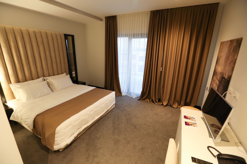 Delta Hotel 4/48