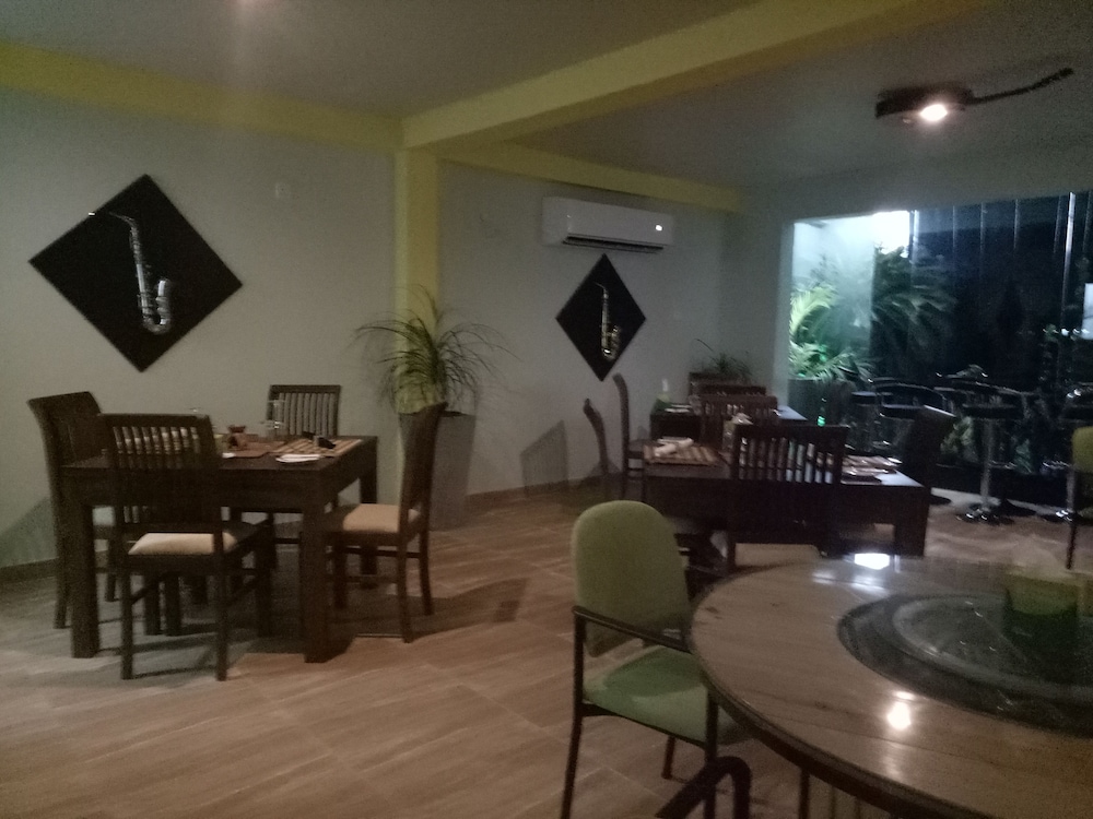 This Is It Guest House And Restaurant 35/50