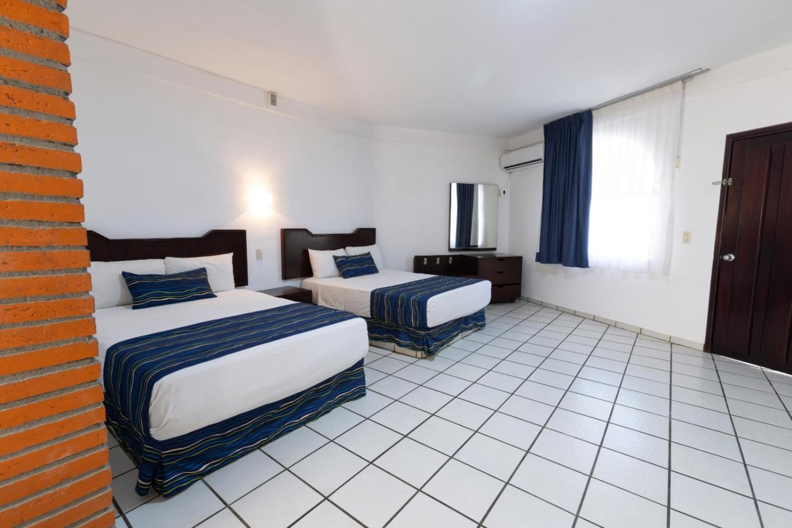Standard, Pool Area