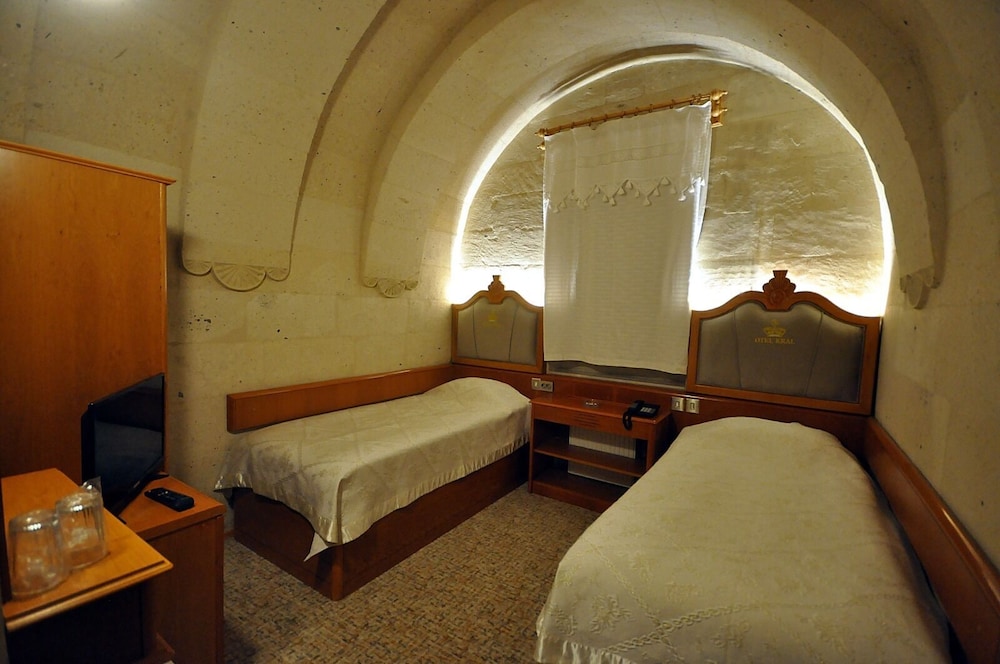 Kral Hotel 13/26
