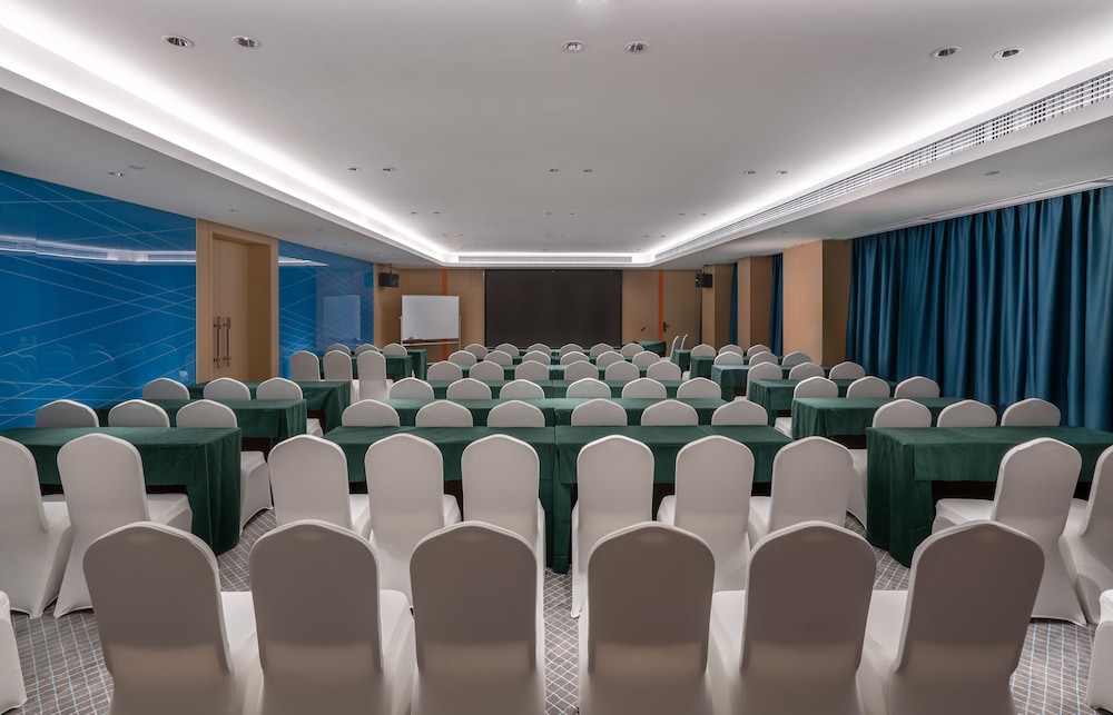 Holiday Inn Express Changsha South Railway Station 43/47