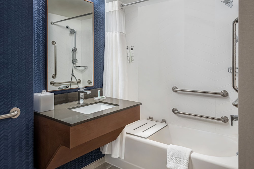 Fairfield by Marriott Inn & Suites Rome NY 48/50