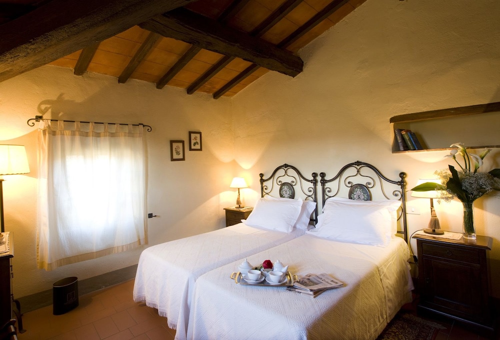 Monsignor Della Casa Country Resort 18/70