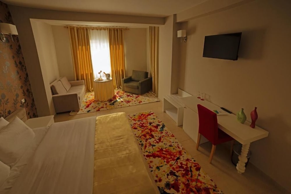 Sun Hotel 17/25