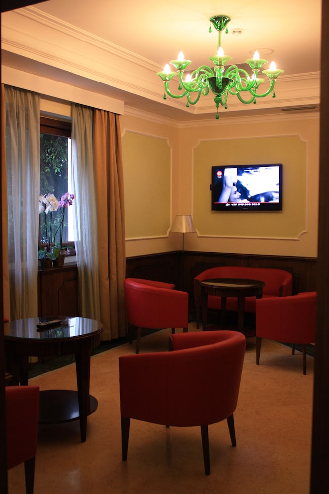 Artemis Hotel 53/69
