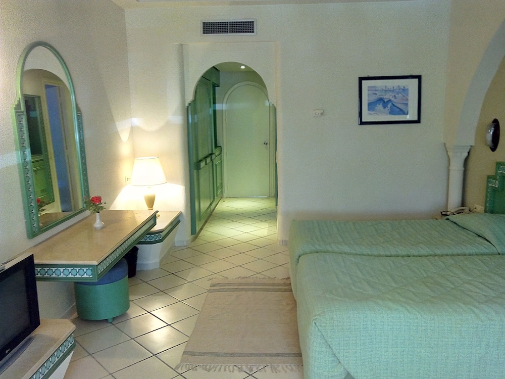 Tunisia Lodge 6/32