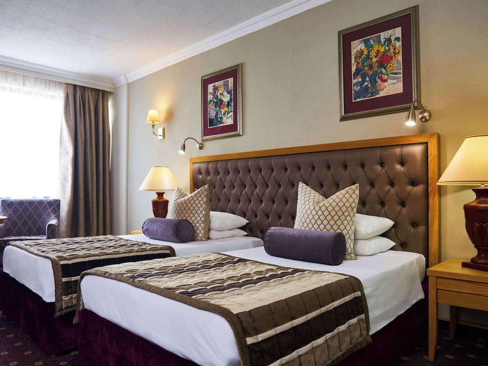 Movenpick Hotel Windhoek 24/70