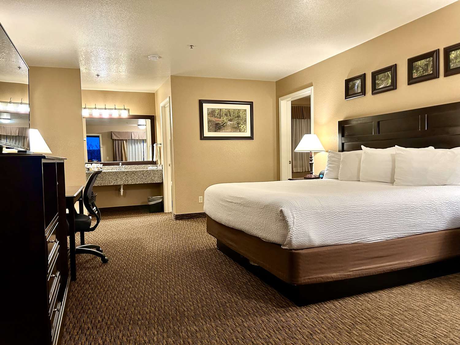 2 Rooms, Suite, King and Queen Bed
