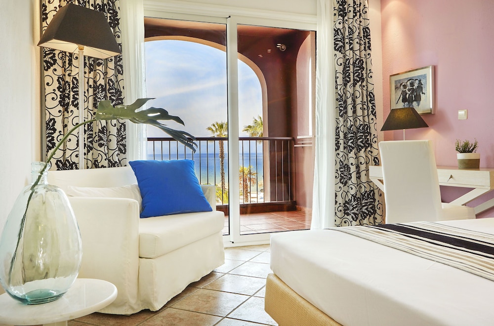 Ilio Mare Beach Hotel by GHH 16/75