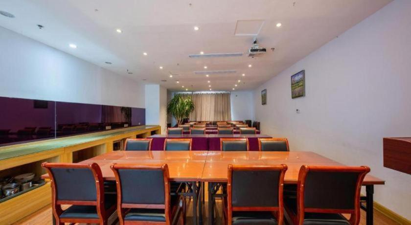 Lavande Hotels (Ji'nan Quancheng Road Baotu Spring) 33/37