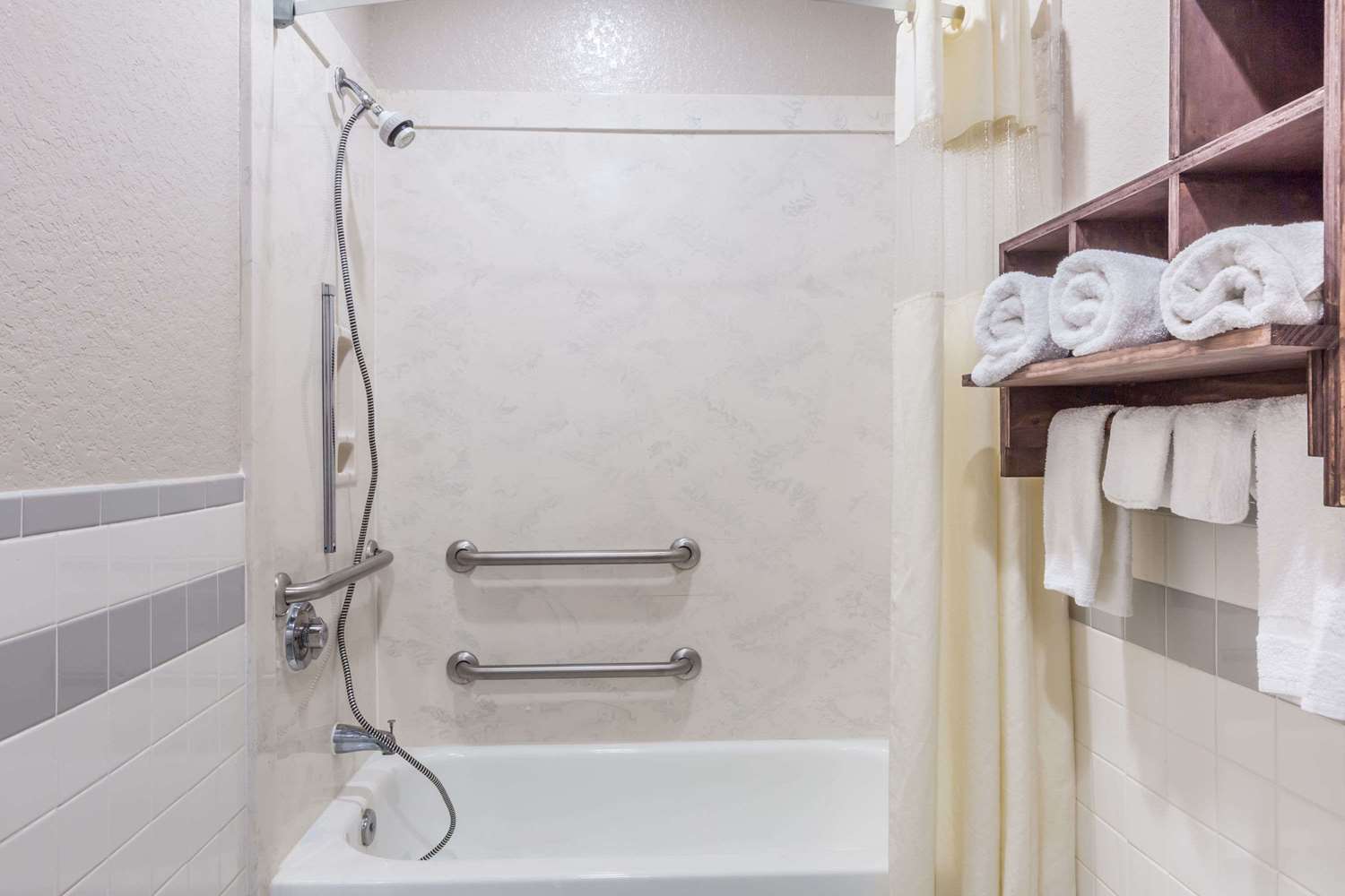Days Inn Dickinson Tx 40/40