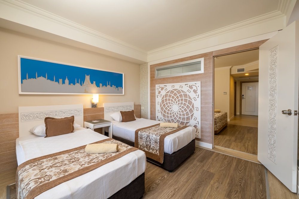 2 BEDROOMS, FAMILY, PARTIAL SEA VIEW