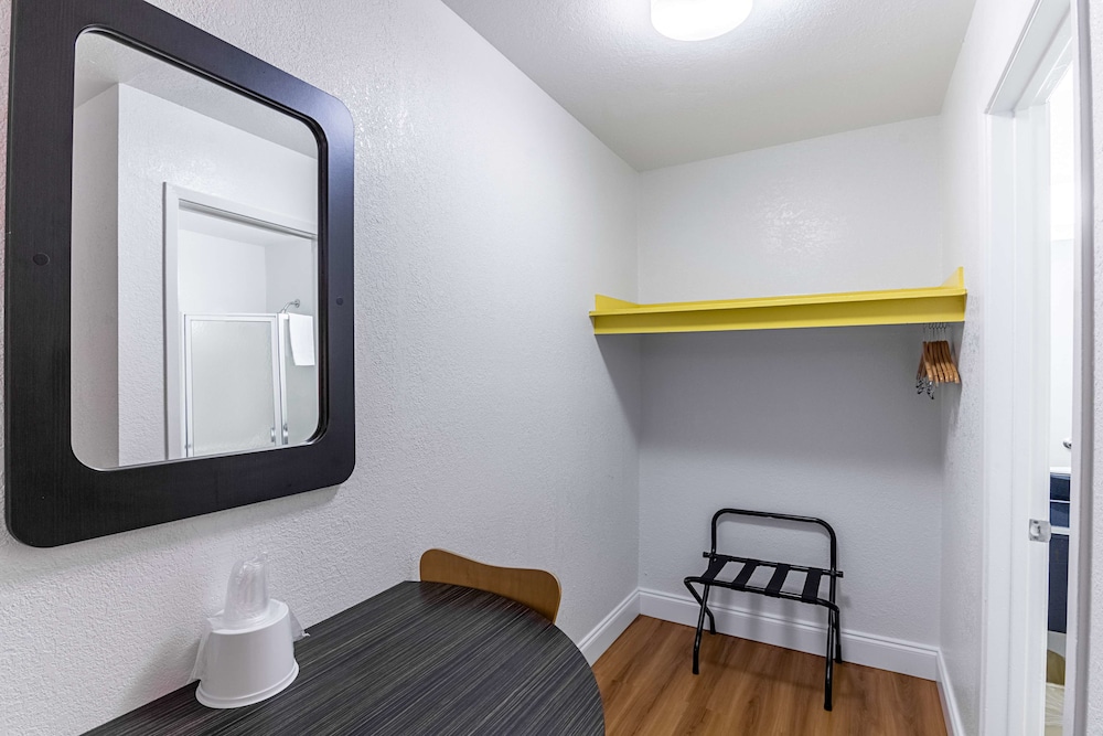 Motel6 Pensacola, FL - West 23/23