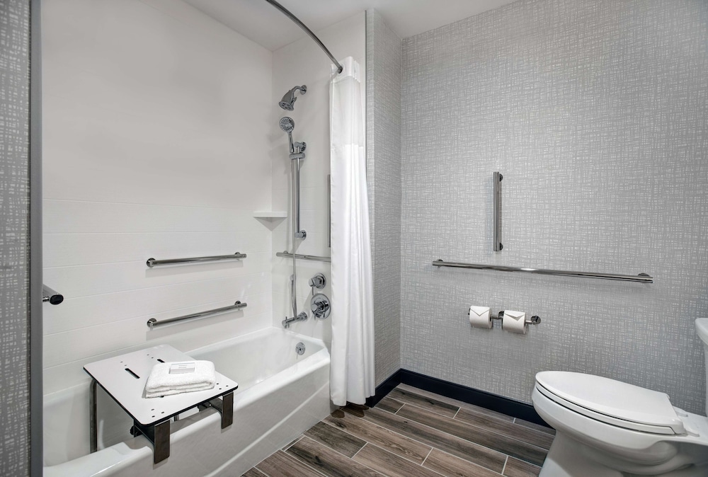 Hampton Inn Suites Farmers Branch Dallas Tx 20/54