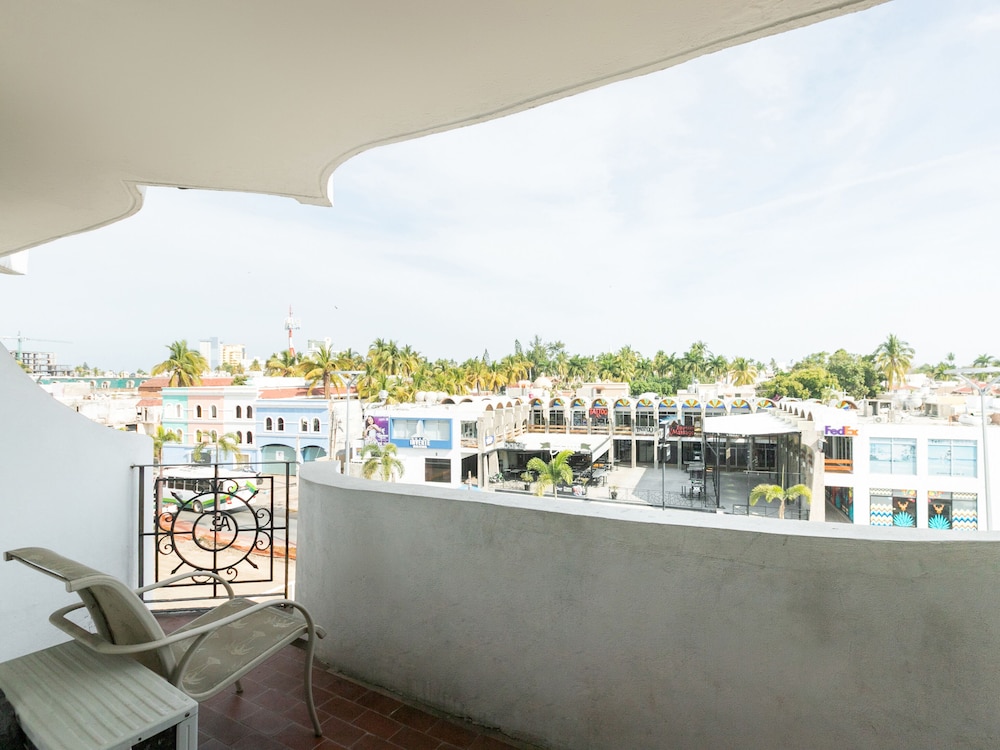 Zona Dorada Inn 6/50