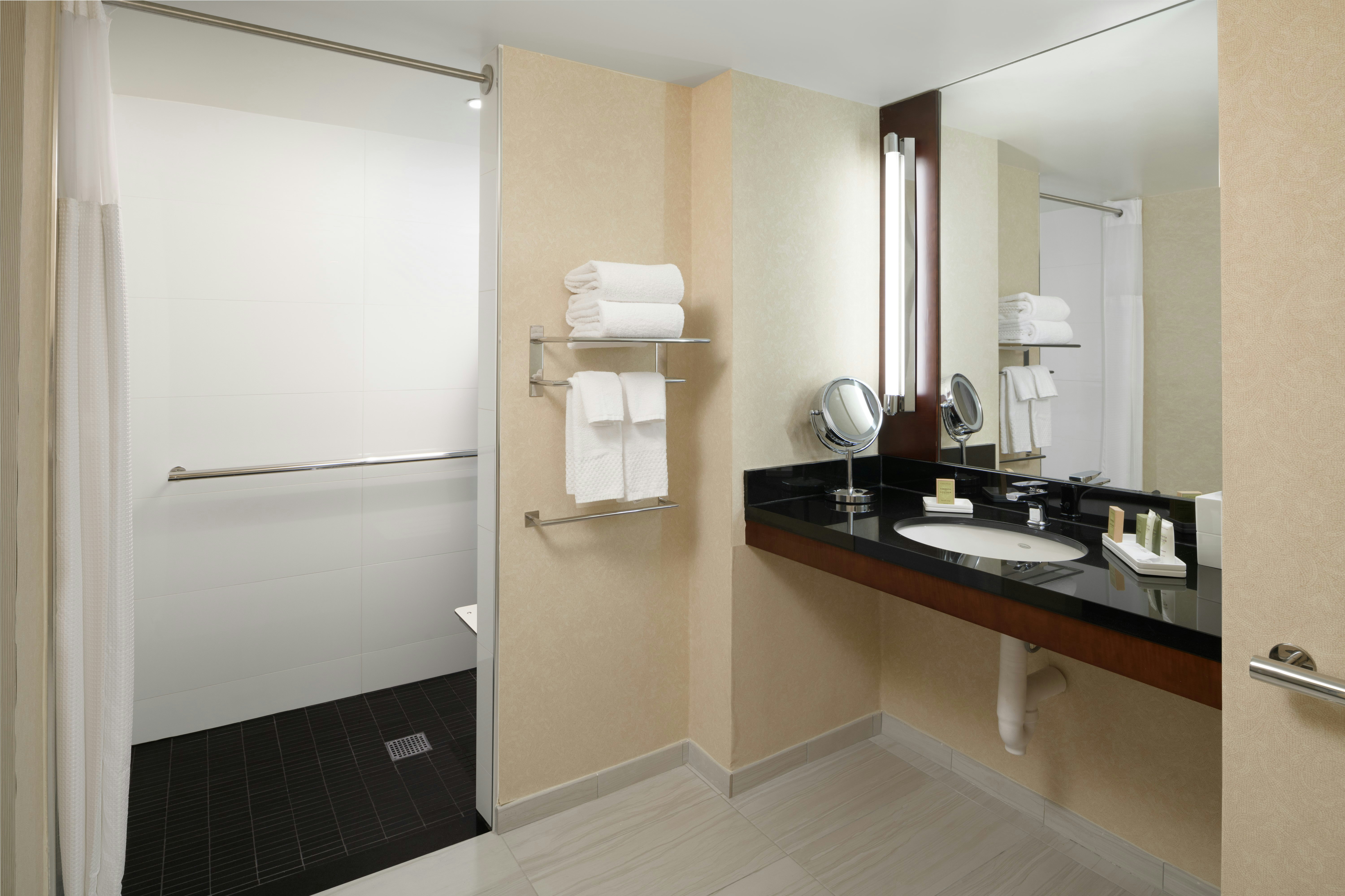 Hilton Charlotte Uptown (ex Hilton Charlotte Center City) 80/82
