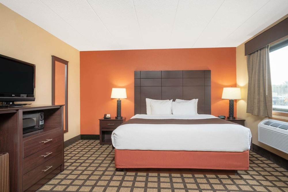 Baymont by Wyndham Lakeville 3/17