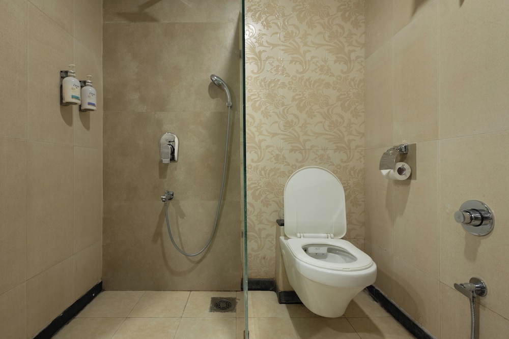 Capital O 33294 Hotel Sapphire Regency (Ex. Sapphire Regency) 40/50