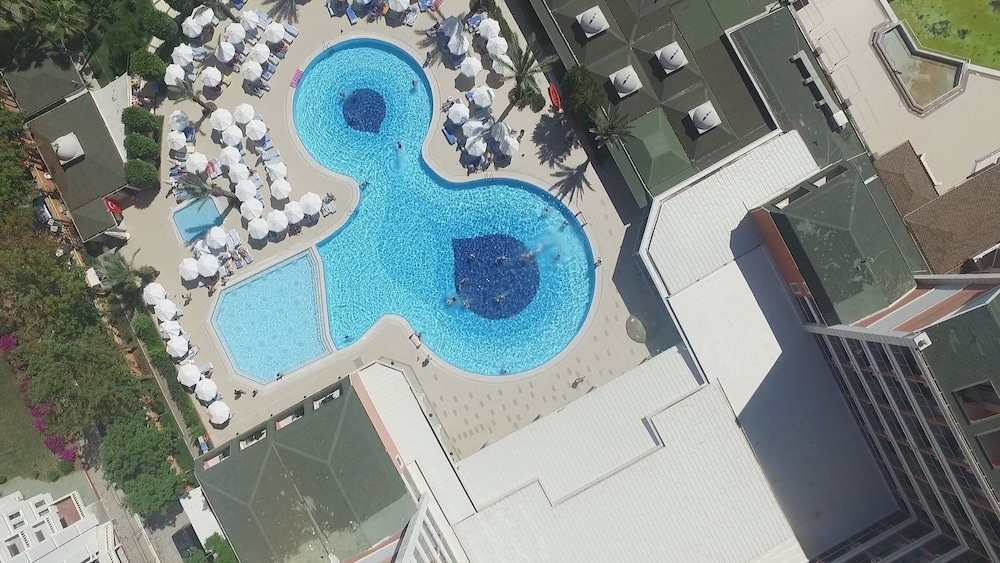 Insula Resort & Spa 35/35