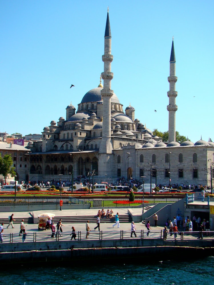 GRAND ORAL HOTEL 43/50