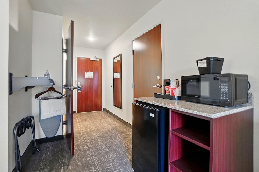Cobblestone Hotel & Suites - Russells Point at Indian Lake 32/50