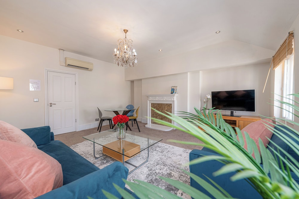 17 Hertford Street 19/42
