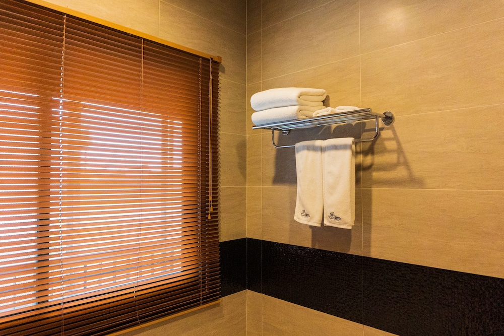 Wealth Boutique Hotel 43/71
