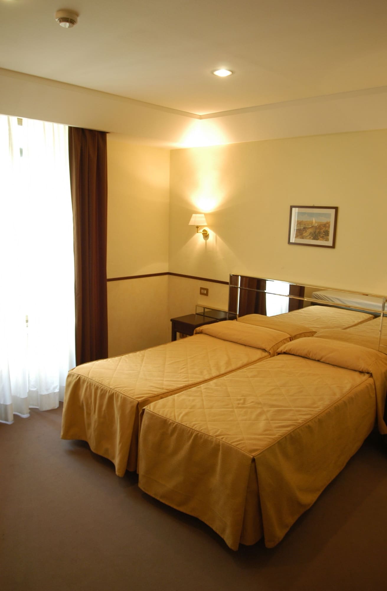 ROOM, SINGLE, DOUBLE BED