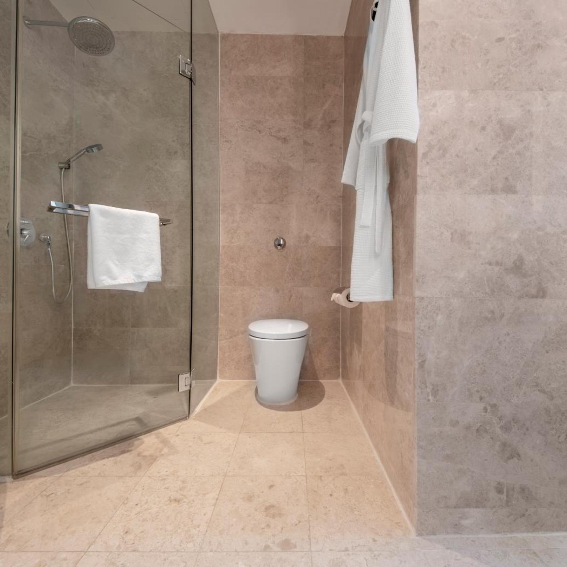 Suite, King Bed, Novotel Singapore Robertson Quay 7/7